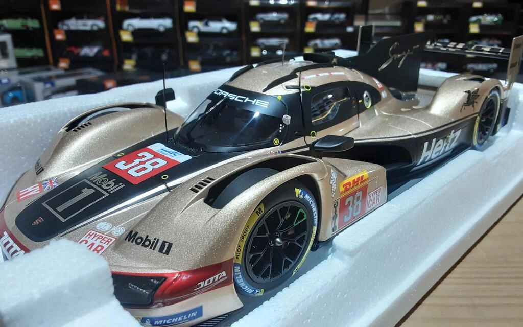 NOREV 1/18 - PORSCHE 963 9RD 4.6L TURBO V8 TEAM HERTZ JOTA NOREV 1/18 - PORSCHE 963 9RD 4.6L TURBO V8 TEAM HERTZ JOTA