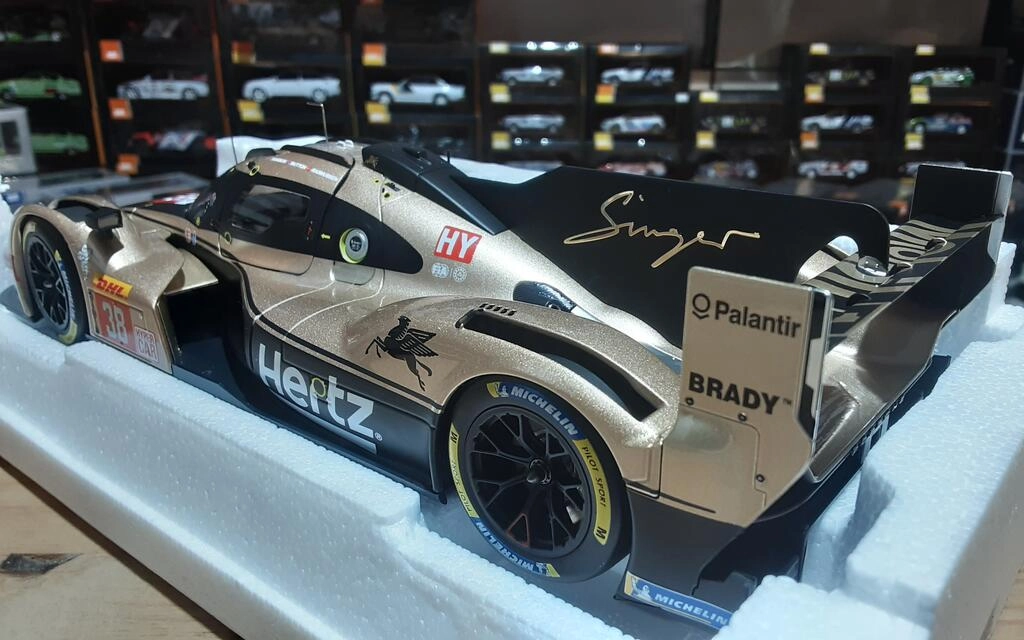 NOREV 1/18 - PORSCHE 963 9RD 4.6L TURBO V8 TEAM HERTZ JOTA NOREV 1/18 - PORSCHE 963 9RD 4.6L TURBO V8 TEAM HERTZ JOTA
