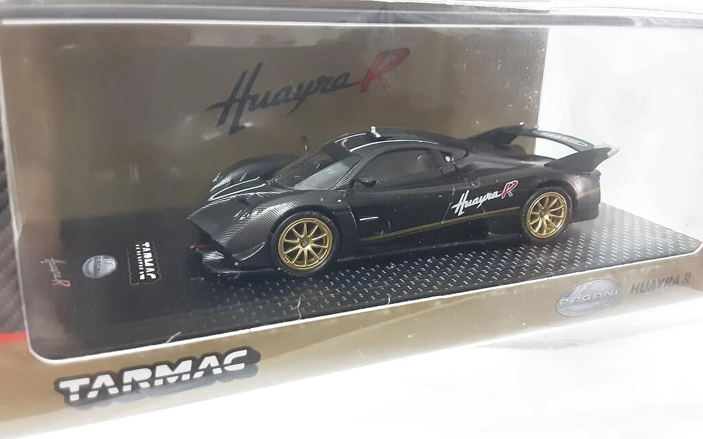 TARMAC 1/64 - PAGANI HUAYRA R - MATT BLACK CARBON FILTER