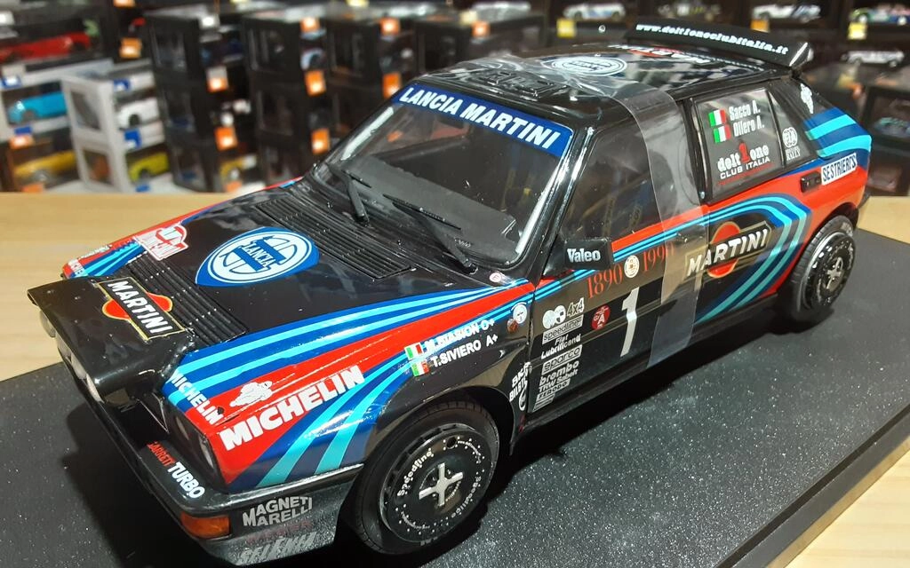 SOLIDO 1/18 - LANCIA DELTA HF INTEGRALE EVO MARTINI 16V (ni SOLIDO 1/18 - LANCIA DELTA HF INTEGRALE EVO MARTINI 16V (ni