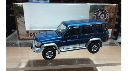 BMC 1/64 - TOYOTA LAND CRUISER LC76 - BLUE - RHD