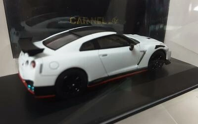 CARNEL 1/64 - NISSAN GT-R NISMO (R35) -  BRILLIANT PEARL WHI