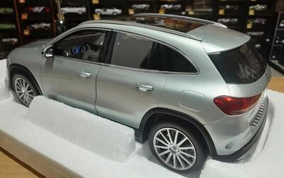 CONSTRUCTOR MODEL 1/18 - MERCEDES BENZ GLA CLASS (H247) - Z-
