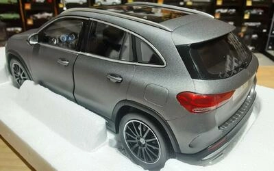 CONSTRUCTOR MODEL 1/18 - MERCEDES BENZ GLA CLASS (H247) - Z-