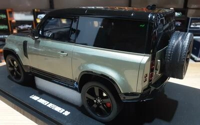 GT SPIRIT 1/18 - LAND ROVER DEFENDER P400 X-DYNAMIC HSE - PA