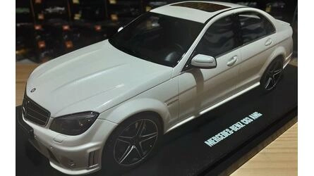 GT SPIRIT 1/18 - MERCEDES BENZ C-CLASS C63 AMG 2007