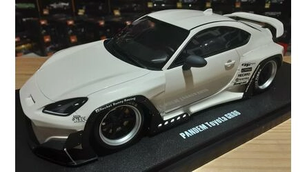 GT SPIRIT 1/18 - TOYOTA GR86 PANDEM - CRYSTAL WHITE - 2023