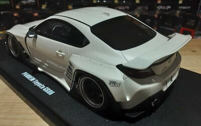GT SPIRIT 1/18 - TOYOTA GR86 PANDEM - CRYSTAL WHITE - 2023