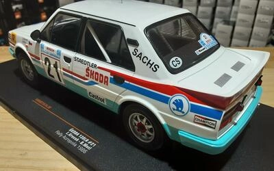 IXO 1/18 -  SKODA 130L - Nº 21 RALLY ACROPOLIS 1986