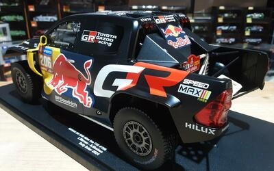 IXO 1/18 - TOYOTA GR DKR HILUX EVO - Nº 206  9º RALLY DAKAR 