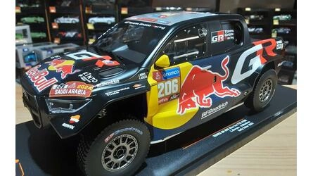 IXO 1/18 - TOYOTA GR DKR HILUX EVO - Nº 206  9º RALLY DAKAR 