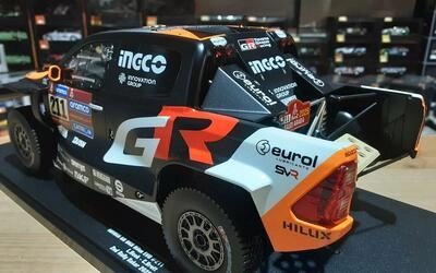 IXO 1/18 - TOYOTA GR DKR HILUX EVO - Nº 211  2º RALLY DAKAR 