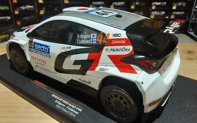 IXO 1/18 - TOYOTA YARIS RALLY 2 - Nº 44 RALLY FINLAND 2024