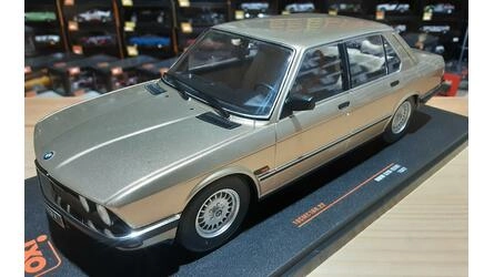 IXO 1/18 - BMW 520i (E28) - GOLD - 1987