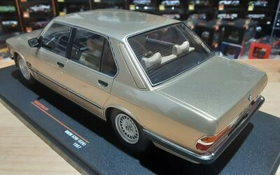 IXO 1/18 - BMW 520i (E28) - GOLD - 1987