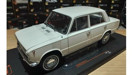 IXO 1/18 - FIAT 124 - WHITE - 1970