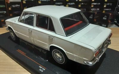 IXO 1/18 - FIAT 124 - WHITE - 1970
