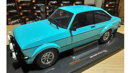 IXO 1/18 - FORD ESCORT RS 2000 RHD - LIGHT BLUE