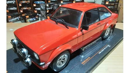IXO 1/18 - FORD ESCORT RS 2000 RHD - RED