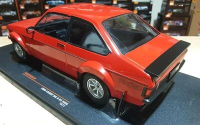 IXO 1/18 - FORD ESCORT RS 2000 RHD - RED