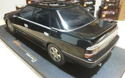 IXO 1/18 - SUBARU LEGACY RS - BLACK - 1991