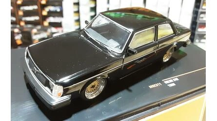 IXO 1/43 - VOLVO 242 CUSTOMS - BLACK