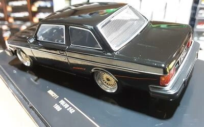 IXO 1/43 - VOLVO 242 CUSTOMS - BLACK