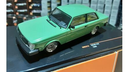 IXO 1/43 - VOLVO 242 CUSTOMS - LIGHT GREEN