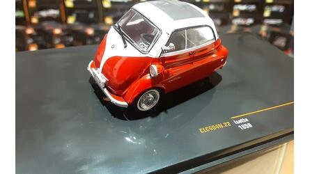 IXO 1/43 -  BMW ISETTA - 1959 - RED / WHITE