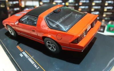 IXO 1/43 -  CHEVROLET CAMARO IROC-Z - RED - 1986