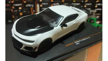 IXO 1/43 - CHEVROLET CAMARO ZL 1 1LE COUPE - WHITE / BLACK -