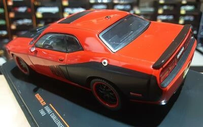 IXO 1/43 -  DODGE CHALLENGER SRT8 - RED / BLACK - 2009