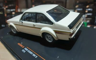 IXO 1/43 - FORD ESCORT MK II - BEIGE - 1976