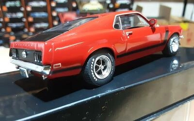 IXO 1/43 -  FORD MUSTANG BOSS 392 - 1970 - RED / BLACK