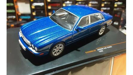 IXO 1/43 - JAGUAR XJ8 (X308) - 1998 - BLUE METALLIC