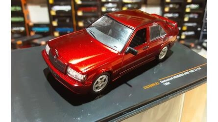 IXO 1/43 - MERCEDES 190 E 2.3 16V - 1984 - RED