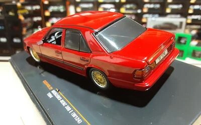 IXO 1/43 -  MERCEDES 300 E (W124) - DARK RED - 1984