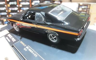 IXO 1/43 -  OPEL MANTA A GT/E - BLACK MAGIC - 1974