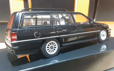 IXO 1/43 - OPEL OMEGA A2 CARAVAN - BLACK - 1990