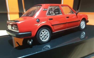 IXO 1/43 - SKODA 130 L - DARK RED - 1988