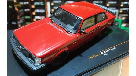 IXO 1/43 -  VOLVO 242 TURBO CUSTOMS - RED - 1980