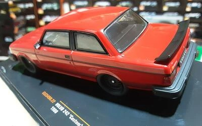 IXO 1/43 -  VOLVO 242 TURBO CUSTOMS - RED - 1980
