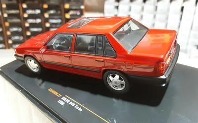 IXO 1/43 - VOLVO 940 TURBO - RED - 1990