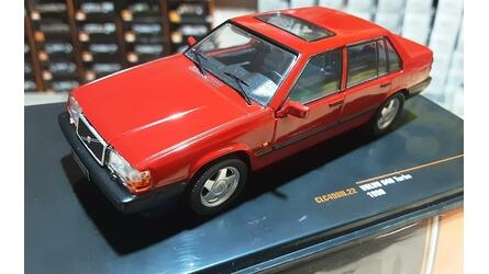 IXO 1/43 - VOLVO 940 TURBO - RED - 1990