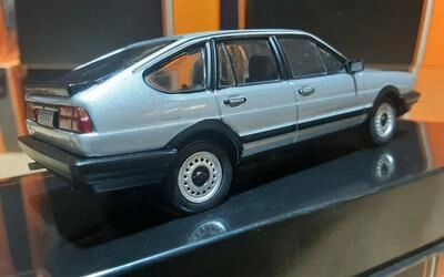 IXO 1/43 - VW PASSAT B2 - SILVER - 1985