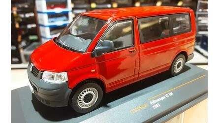 IXO 1/43 -  VW T5 TDi MINIBUS - RED - 2003