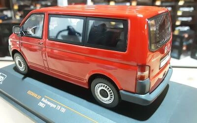 IXO 1/43 -  VW T5 TDi MINIBUS - RED - 2003
