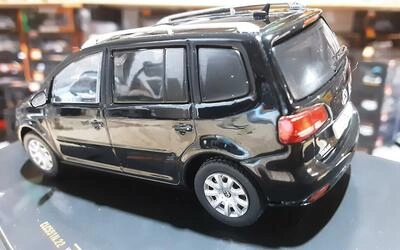 IXO 1/43 -  VW TOURAN - 2010 - BLACK