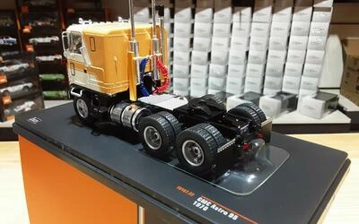 IXO 1/43 - GMC ASTRO 95 - LIGHT BEIGE/DARK YELLOW - 1970