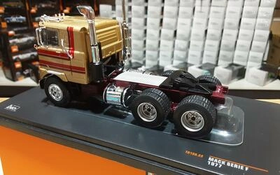 IXO 1/43 - MACK SERIES F - METALLIC BEIGE / RED - 1977
